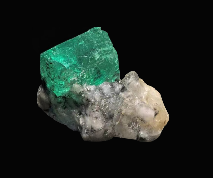 Emerald Is A Beryllium Aluminum Silicate Mineral Containing Trace Amounts of Chromium, And Is One of The Four Precious Gemstones.